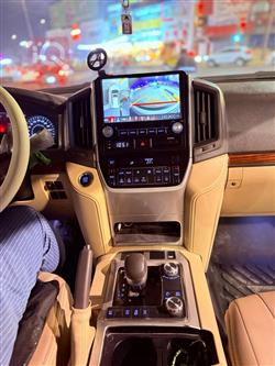 تۆیۆتا لاند کروزەر